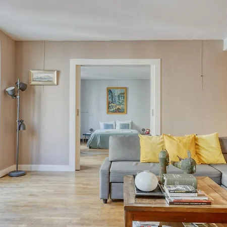 Spacious & Lovely Flat-up To 10 Guests-paris 10 Appartamento Parigi