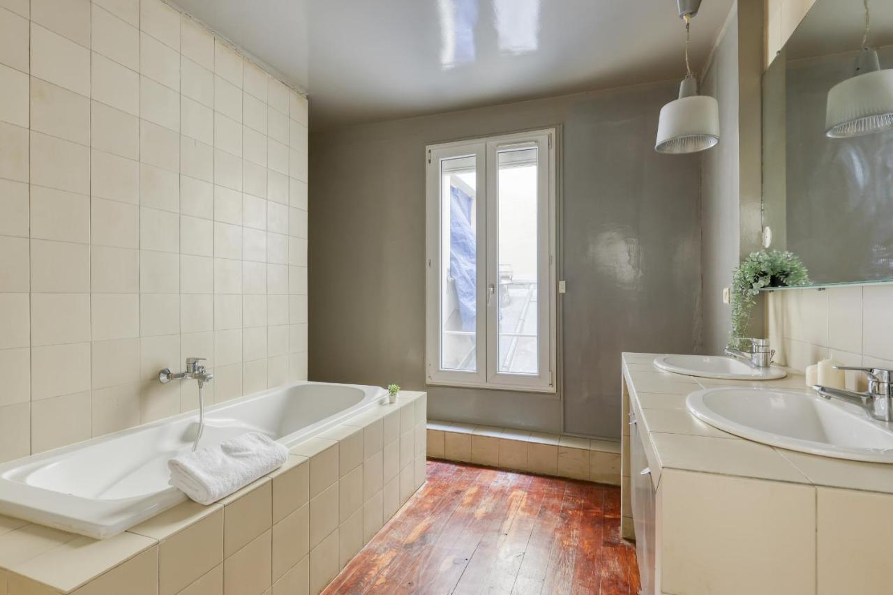 Spacious & Lovely Flat-up To 10 Guests-paris 10 Parigi